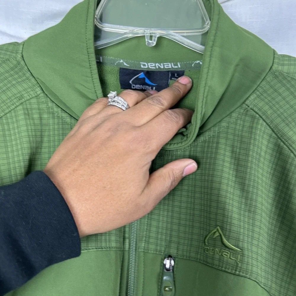 Denali Green Softshell Jacket Men's Medium Full Zip Performance Outdoor Coat